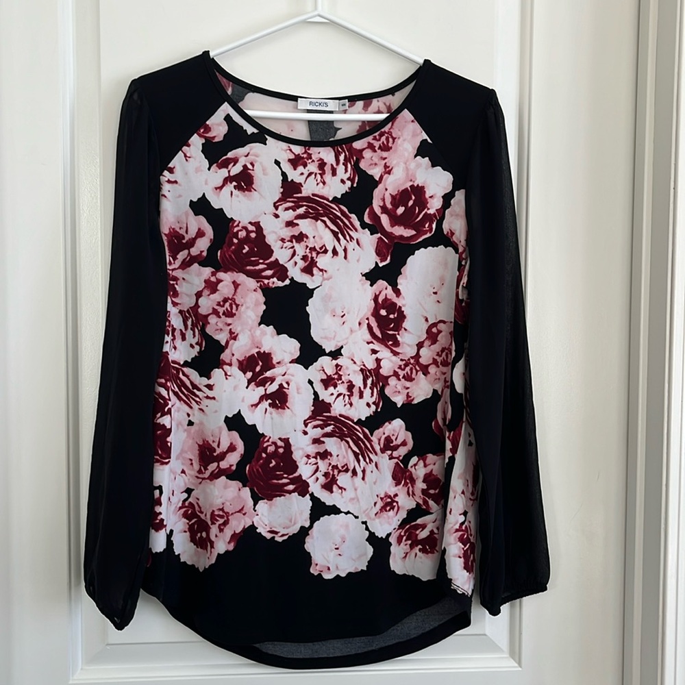 Ricki’s floral top size medium